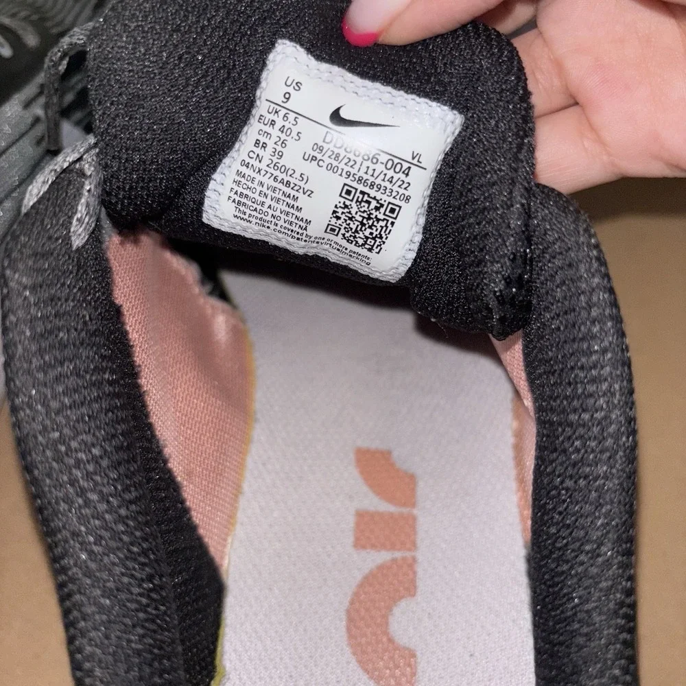 Nike Air Winflo Black/LT Madder Root Running Shoes DD8686 004 Women's 9